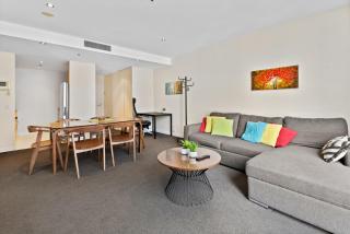 Spacious Melbourne CBD 2-Bed Close to Everything - 9