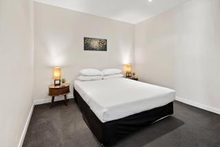 Spacious Melbourne CBD 2-Bed Close to Everything - 6
