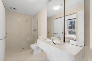 Spacious Melbourne CBD 2-Bed Close to Everything - 2