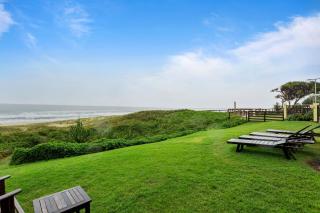 Wake to Waves in Spacious 3-Bed Beachfront Unit - 9
