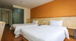 7 Days Inn Chengdu North Railway Metro Station - 1