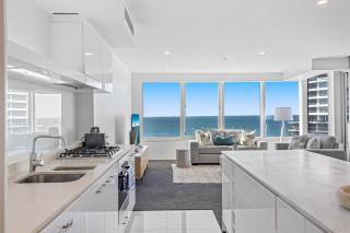 Oceanview 2-Bed with Pool, Sauna, Gym & Parking - 2