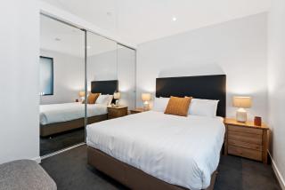 Bayside Apartment Living Close to the Beach - 9