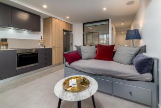 Modern 1-Bed Apartment With Pool And Sauna - 3