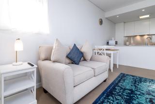 Exquisite Apartment with BBQ and Pool, near Shops - 9