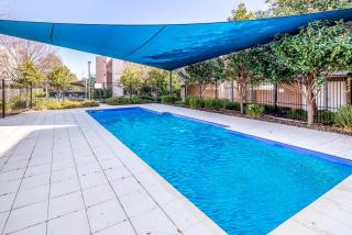Exquisite Apartment with BBQ and Pool, near Shops - 0
