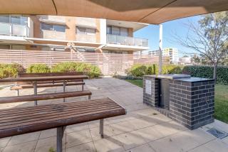 Exquisite Apartment with BBQ and Pool, near Shops - 8