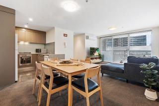 Gorgeous 3-Bed Apartment Near Flagstaff Gardens - 7