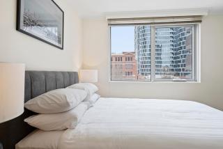 Gorgeous 3-Bed Apartment Near Flagstaff Gardens - 2