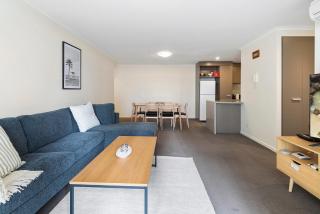 Gorgeous 3-Bed Apartment Near Flagstaff Gardens - 4