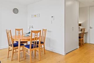 Cosy 1-Bed with Private Balcony By Showgrounds - 3