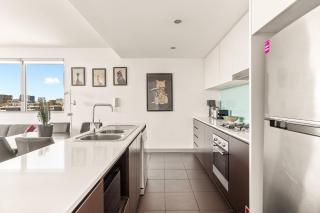 Spacious 2-Bed with Two Balconies with City Views - 6