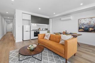 Modern Apartment on Burgundy precinct & Parklands - 7