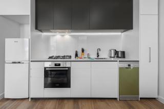 Modern Apartment on Burgundy precinct & Parklands - 5