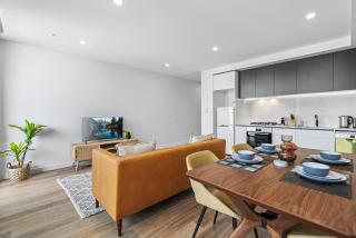 Modern Apartment on Burgundy precinct & Parklands - 3