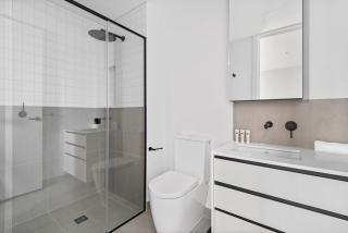 Modern Apartment on Burgundy precinct & Parklands - 2