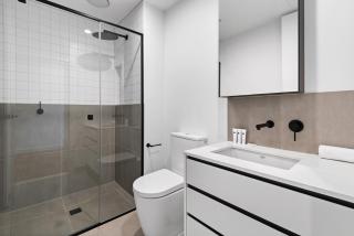 Modern Apartment on Burgundy precinct & Parklands - 1