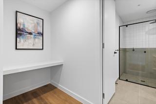 Modern Apartment on Burgundy precinct & Parklands - 1