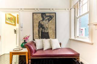 Eclectic Art Deco Apartment in great location - 3
