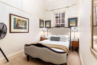 Eclectic Art Deco Apartment in great location - 1