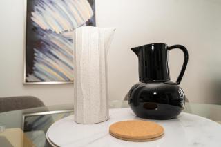 Idyllic 1-Bed Near Popular Shopping Streets - 2