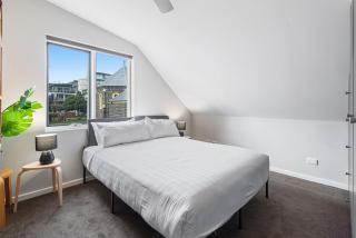 Convenient Bayside Living at the Edge of the City - 2