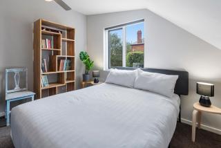 Convenient Bayside Living at the Edge of the City - 1