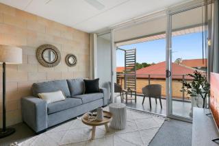 Sleek Apartment with Pool and Rooftop Terrace - 4