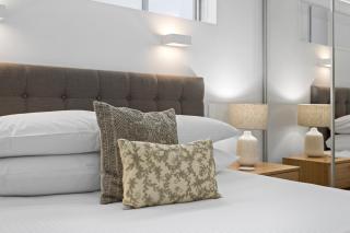 Chic 2-Bed Apartment & 5 minutes walk to QPAC - 2