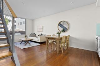 Beautiful Bondi 1-Bed Apartment Meters from Beach - 9