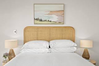 Beautiful Bondi 1-Bed Apartment Meters from Beach - 1