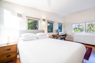 Delightful 4-Bed Home near Centennial Park - 9