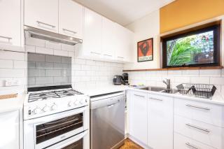 Delightful 4-Bed Home near Centennial Park - 2
