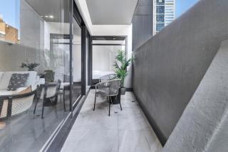 Gorgeous 3-Bed in Melbourne's East End - 6