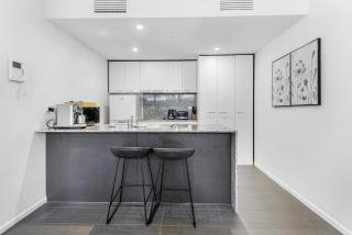 Gorgeous 3-Bed in Melbourne's East End - 4