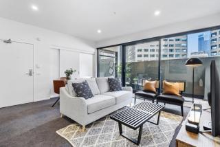Gorgeous 3-Bed in Melbourne's East End - 3