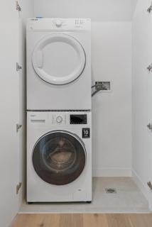 Generous 2-Bed Apartment with Great Amenities - 1