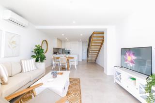 Lavish Coastal 2-Bed with Stunning Ocean Views - 7