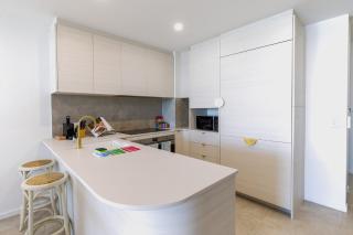 Lavish Coastal 2-Bed with Stunning Ocean Views - 1