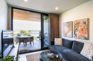 Elegant 2-Bed Apartment with Incredible Bay Views - 5