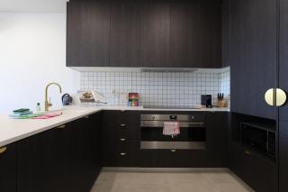 Elegant 2-Bed Apartment with Incredible Bay Views - 4