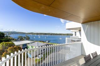 Bay View 2-Bedroom Apartment with BBQ - 4