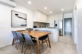 Elegant 2-Bed Apartment with Stunning Views - 8