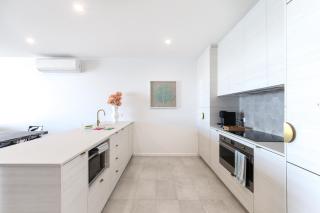 Bayfront Holiday Retreat with Parking - 4