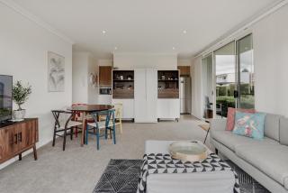 Peaceful 1-Bed Apartment Close to Lonsdale St - 5