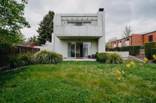 Peaceful 1-Bed Apartment Close to Lonsdale St - 3