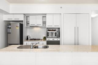 1-Bed Brisbane City Centre with Pool, BBQ & Gym - 5