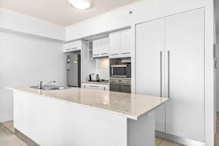 1-Bed Brisbane City Centre with Pool, BBQ & Gym - 4