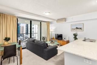 1-Bed Brisbane City Centre with Pool, BBQ & Gym - 3