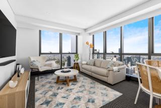 Stunning River View 2-Bed with Pool, Sauna and Gym - 0